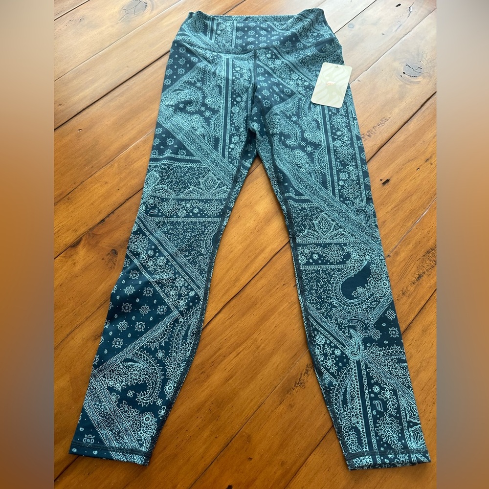 Fabletics high waisted leggings with slimming power mesh lining